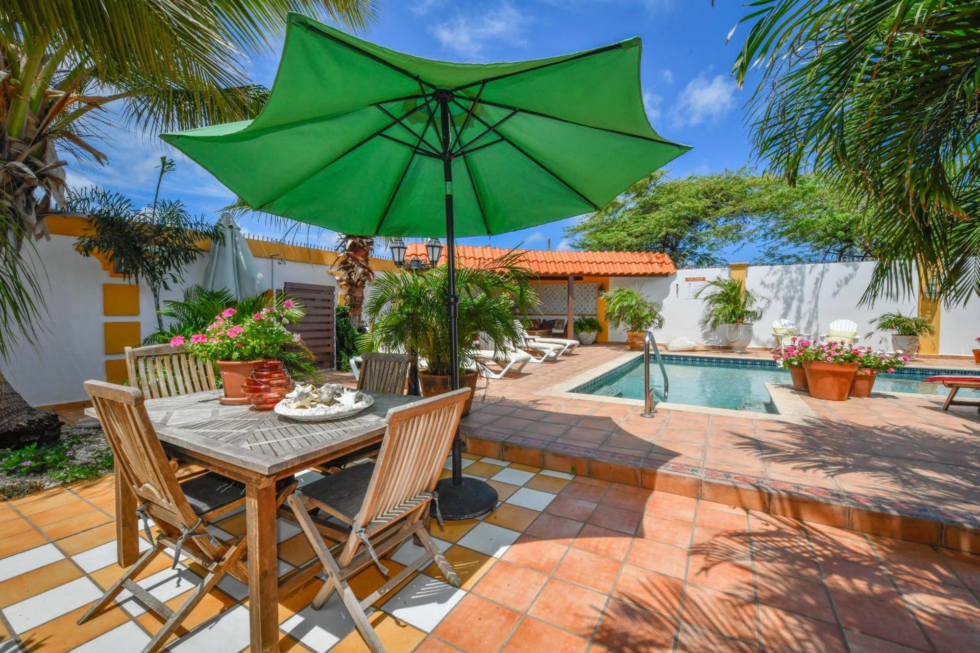 Brisas Studio Apartments (Adults Only) Palm Beach Екстер'єр фото