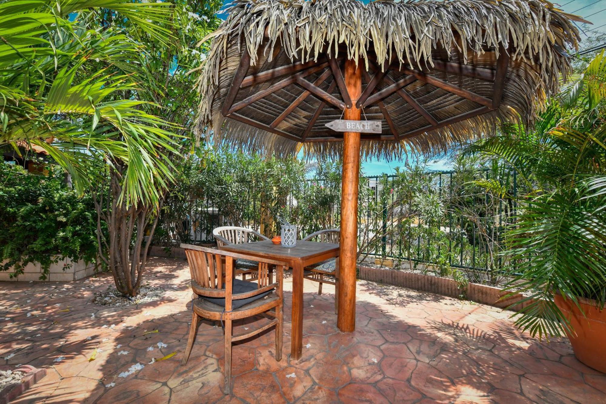 Brisas Studio Apartments (Adults Only) Palm Beach Екстер'єр фото