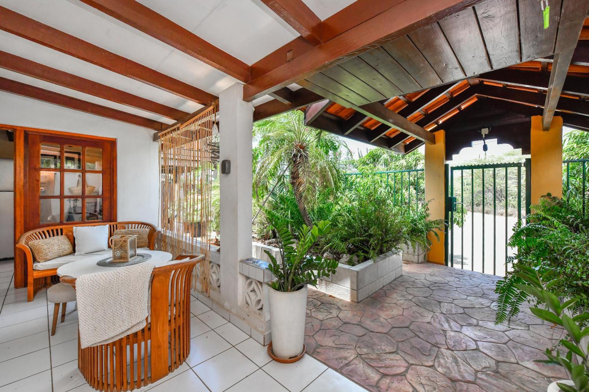 Brisas Studio Apartments (Adults Only) Palm Beach Екстер'єр фото