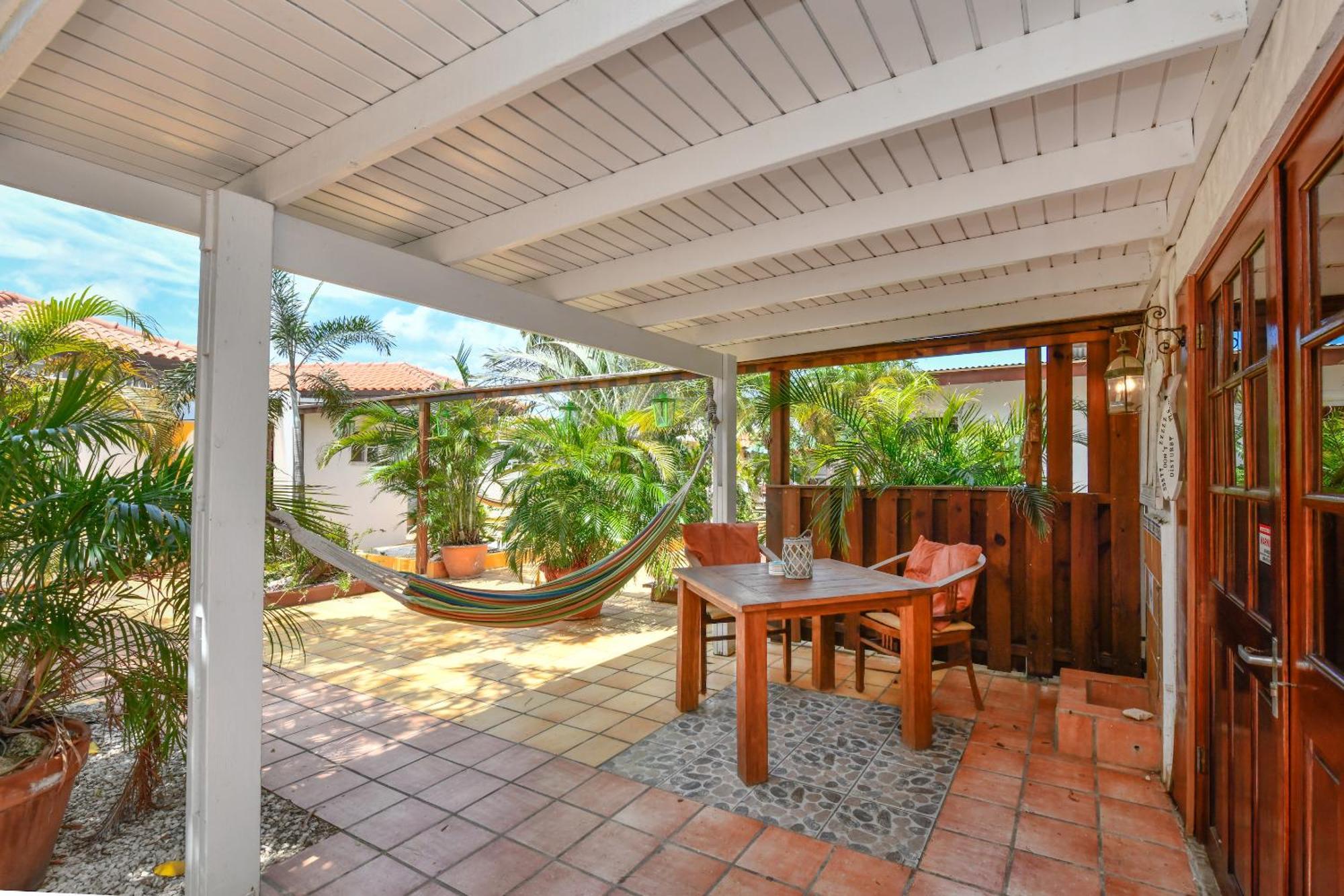 Brisas Studio Apartments (Adults Only) Palm Beach Екстер'єр фото
