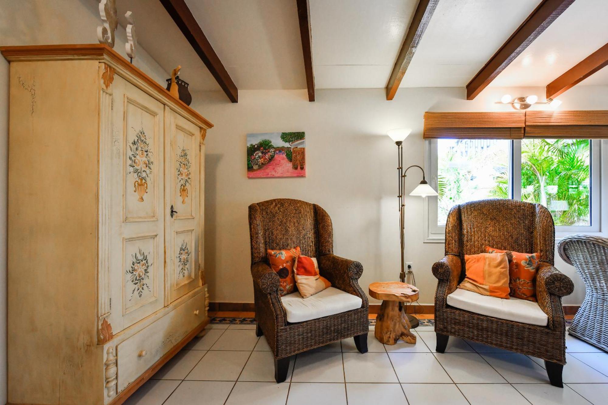 Brisas Studio Apartments (Adults Only) Palm Beach Екстер'єр фото