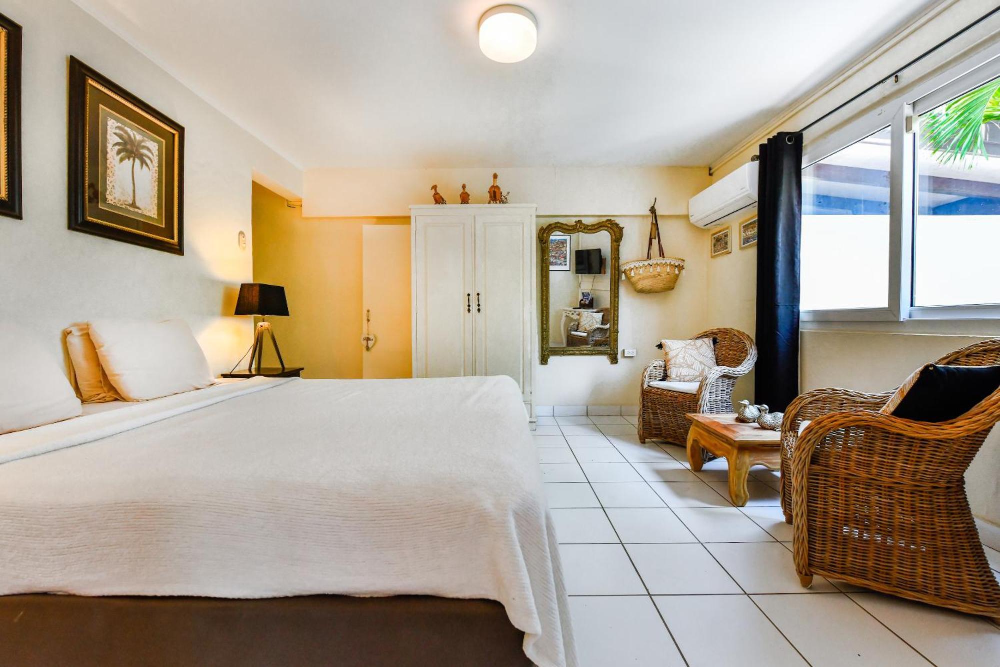 Brisas Studio Apartments (Adults Only) Palm Beach Екстер'єр фото