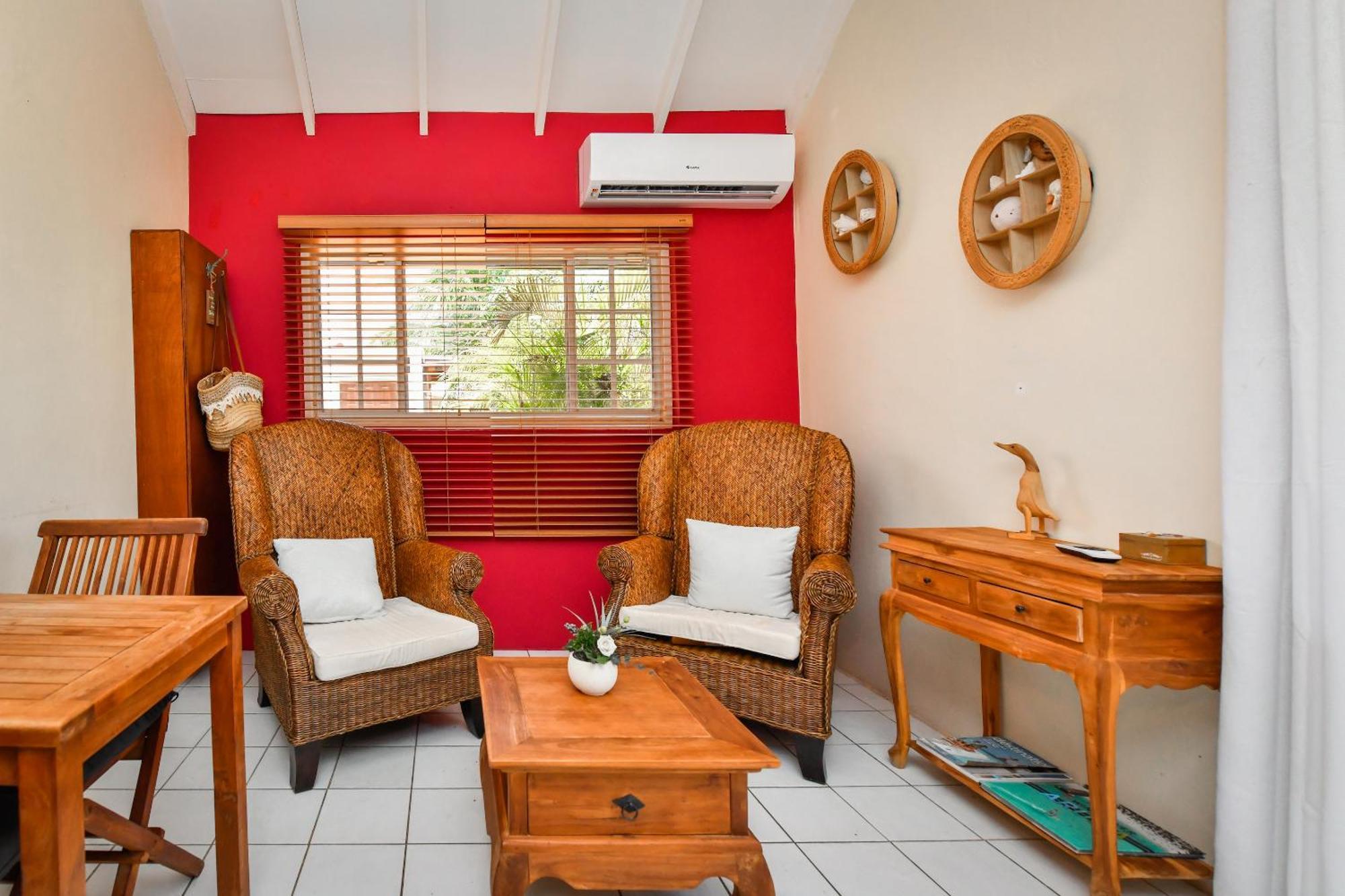 Brisas Studio Apartments (Adults Only) Palm Beach Екстер'єр фото