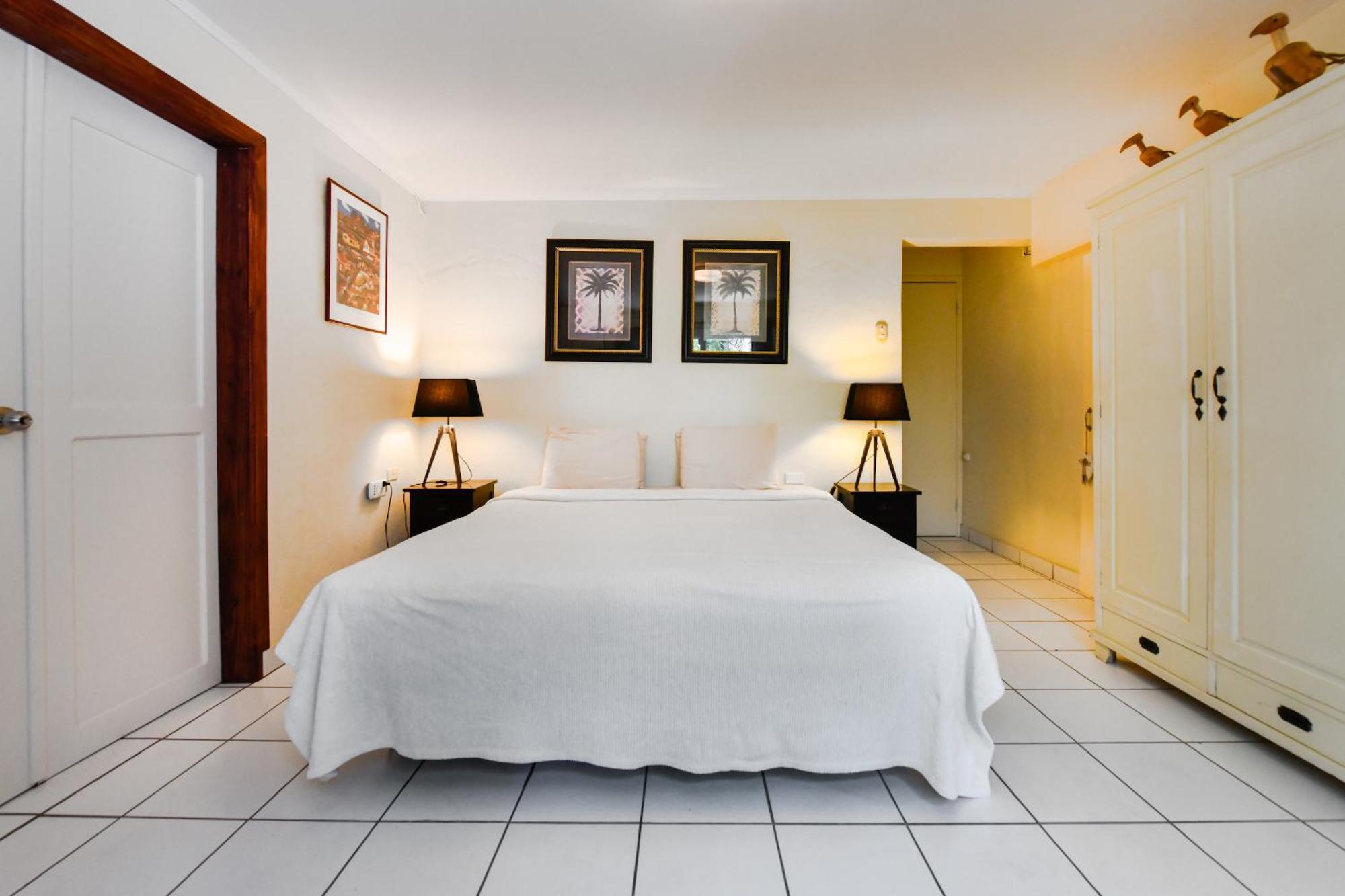 Brisas Studio Apartments (Adults Only) Palm Beach Екстер'єр фото