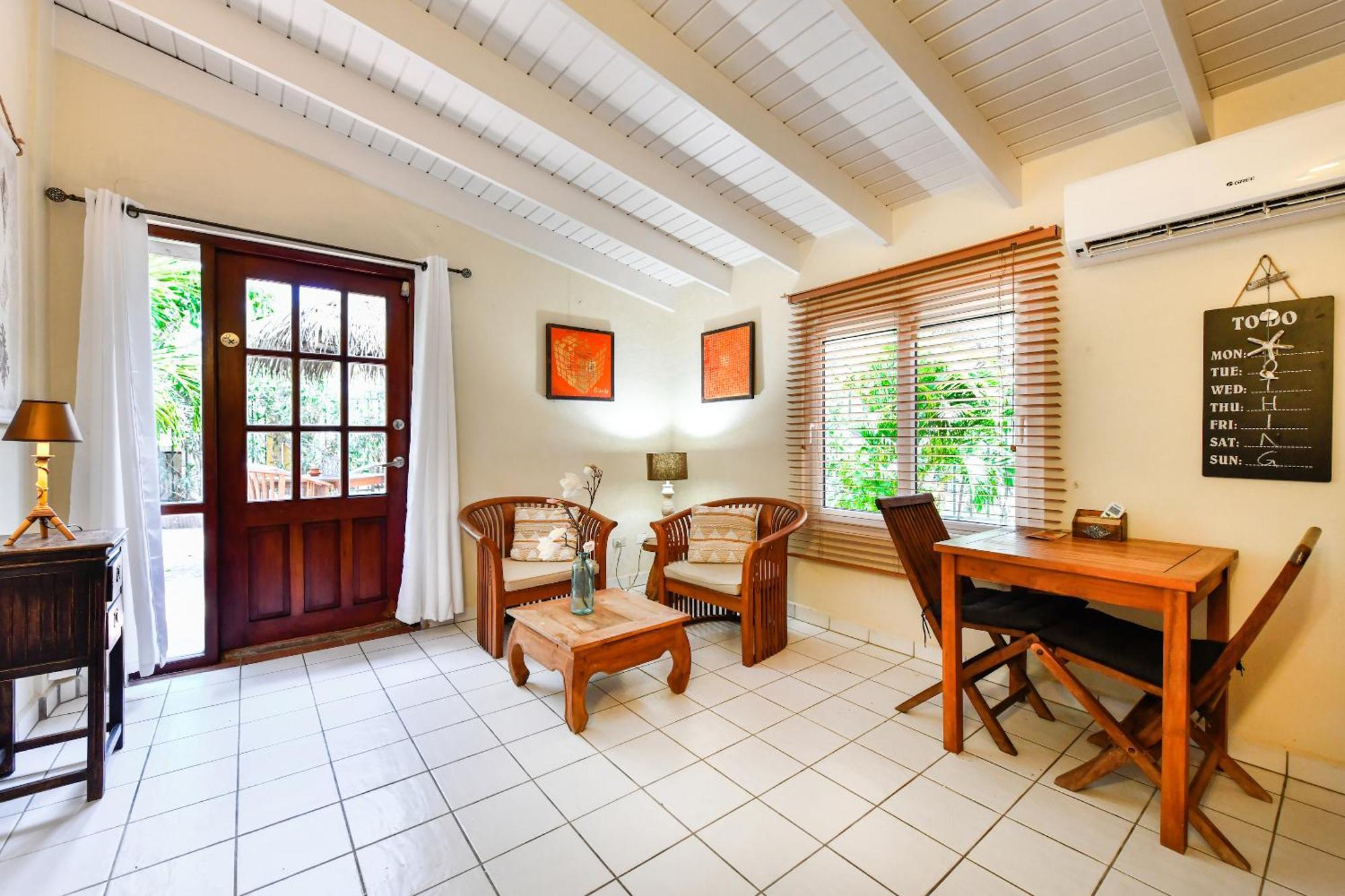 Brisas Studio Apartments (Adults Only) Palm Beach Екстер'єр фото