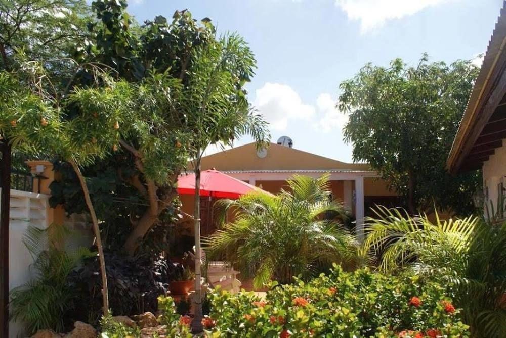 Brisas Studio Apartments (Adults Only) Palm Beach Екстер'єр фото