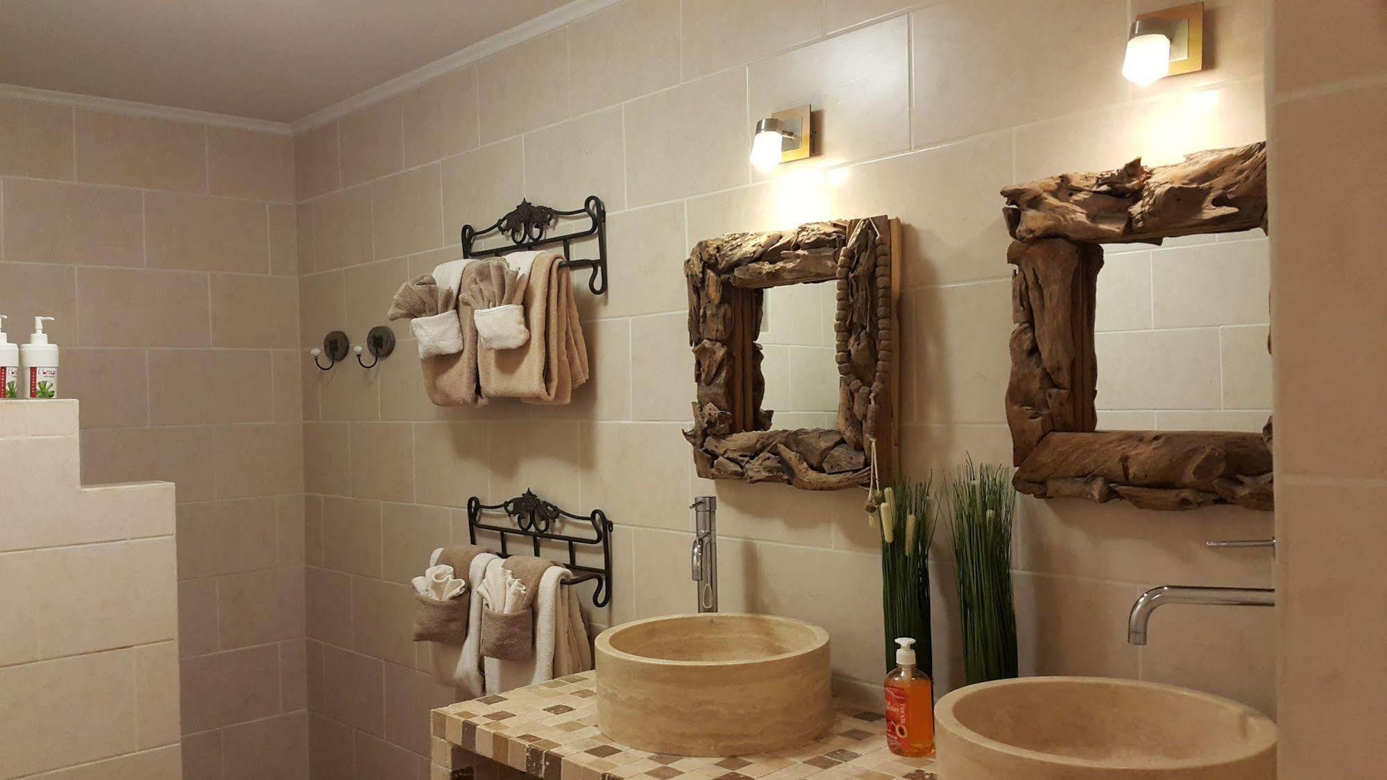 Brisas Studio Apartments (Adults Only) Palm Beach Екстер'єр фото